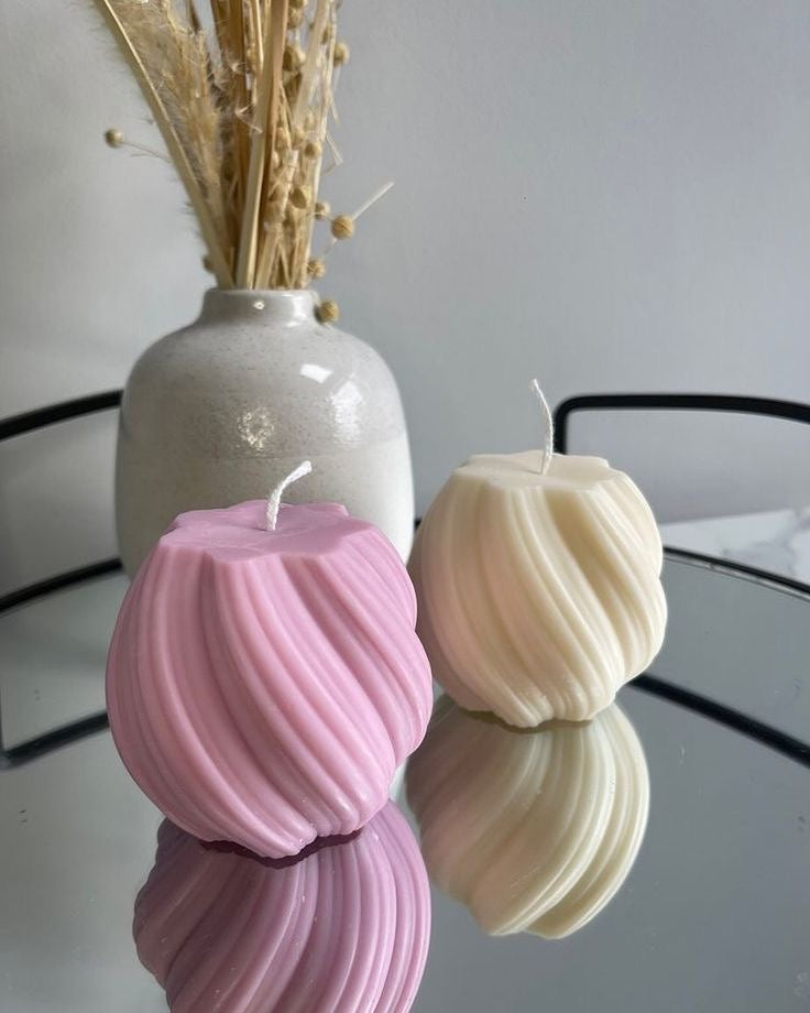 Set of swirl design soy candles in pastel pink and white – luxury aroma candles by Lume & Co in signature scents